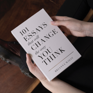 Книга «101
                Essays That Will Change The Way You Think»